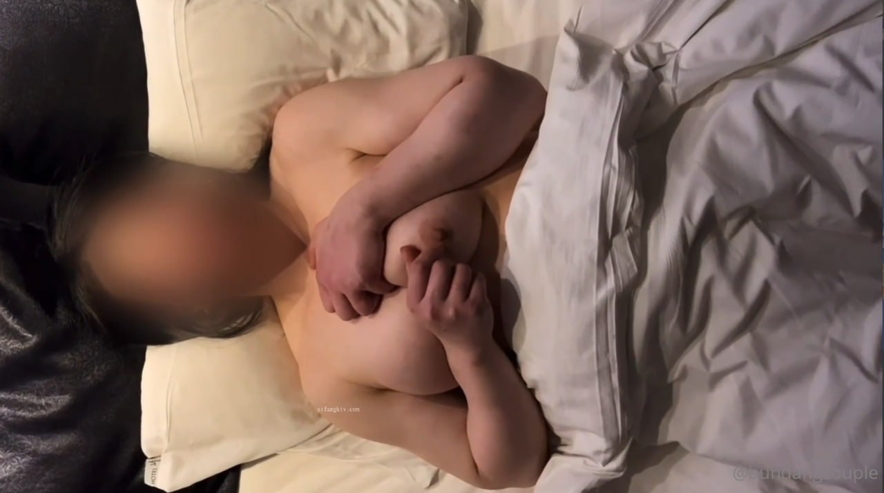 一个人唯美自慰抠鲍~等待哪个有缘人来陪我玩❤