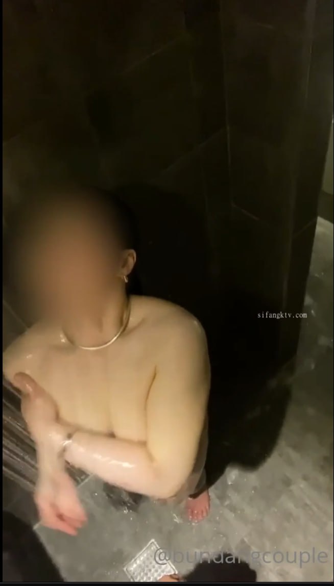 国产AV 皇家华人 RAS0155 巨乳妹妹硬援团 用小穴汁援哥哥用功读书 夜夜
